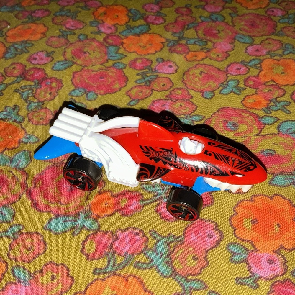 Hot Wheels Sharkruiser Red White Blue 2019 Wave Cravers Shark Car Mattel